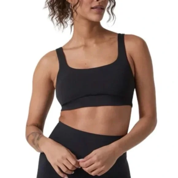 Vuori black sports bra medium - Picture 1 of 4
